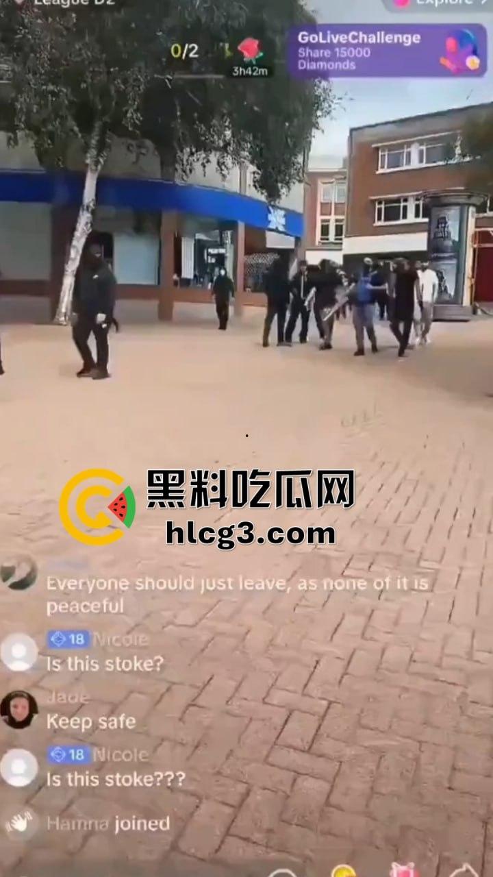 英国移民集会冲突升级：武装移民群体街头抗议引发暴力冲突！-3