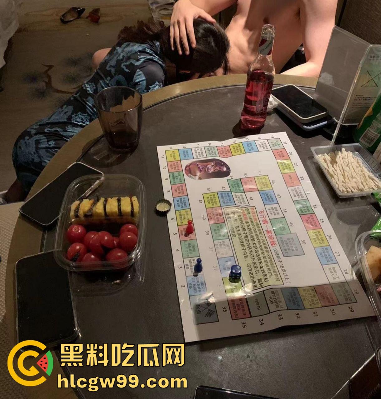 安徽师范大学女大学生【蒋弱弱】情趣内衣自拍骚照,酒店全裸自拍,最爱被大鸡巴从后面怼穿!-5