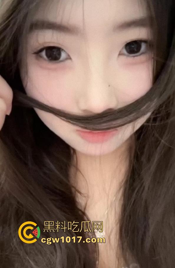 湖南师范大学微胖学姐【张星语】裸聊视频曝光，甜美脸蛋逆天豪乳白嫩诱人，纤手扣穴自慰白浆流淌！-1