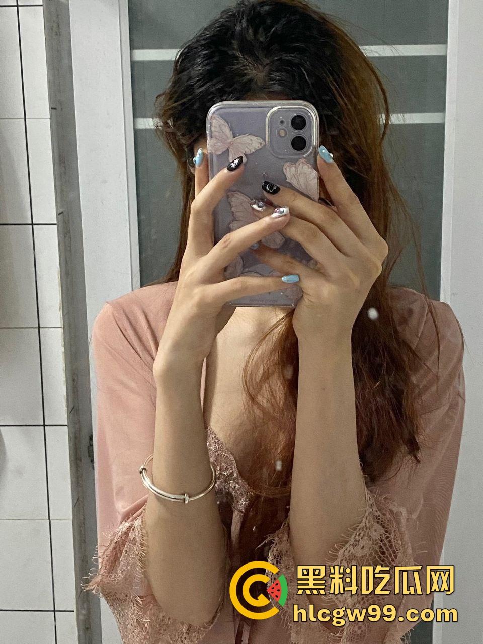 安徽师范大学女大学生【蒋弱弱】情趣内衣自拍骚照,酒店全裸自拍,最爱被大鸡巴从后面怼穿!-15