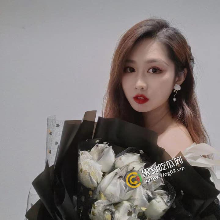 北京海淀区教师 杨佳佳 反差曝光 这个美颜绝了 十级美颜效果 真人竟然长成这样！-3