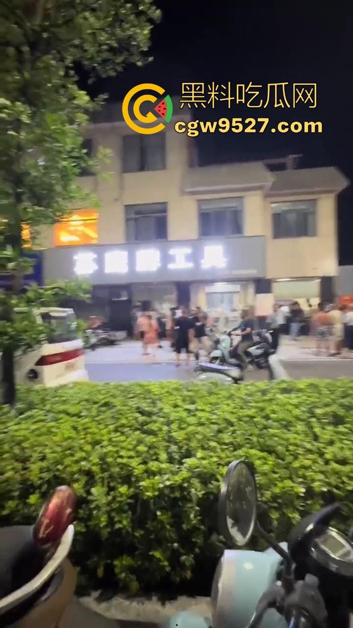 又一资金盘爆雷!江苏泰州冯苏鹰老板,骗走了几百个老年人一辈子的养老钱,最嘲讽的是旁边就是市场监管局!-9