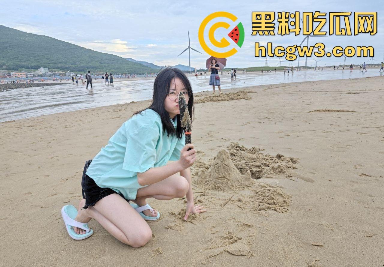 青岛某大学班花【李琦】反差视频曝光！乖乖女变小母狗撒尿调教，眼镜妹的淫荡巅峰！-1