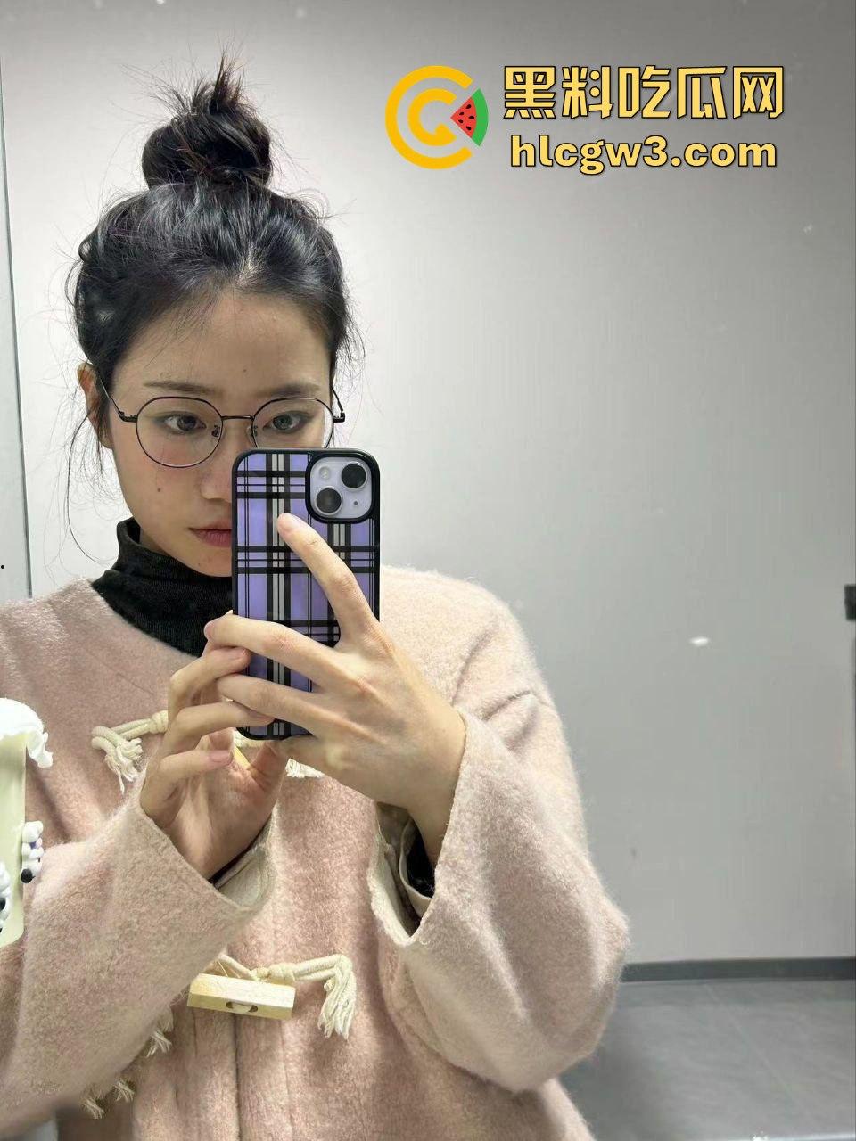 青岛某大学班花【李琦】反差视频曝光！乖乖女变小母狗撒尿调教，眼镜妹的淫荡巅峰！-3