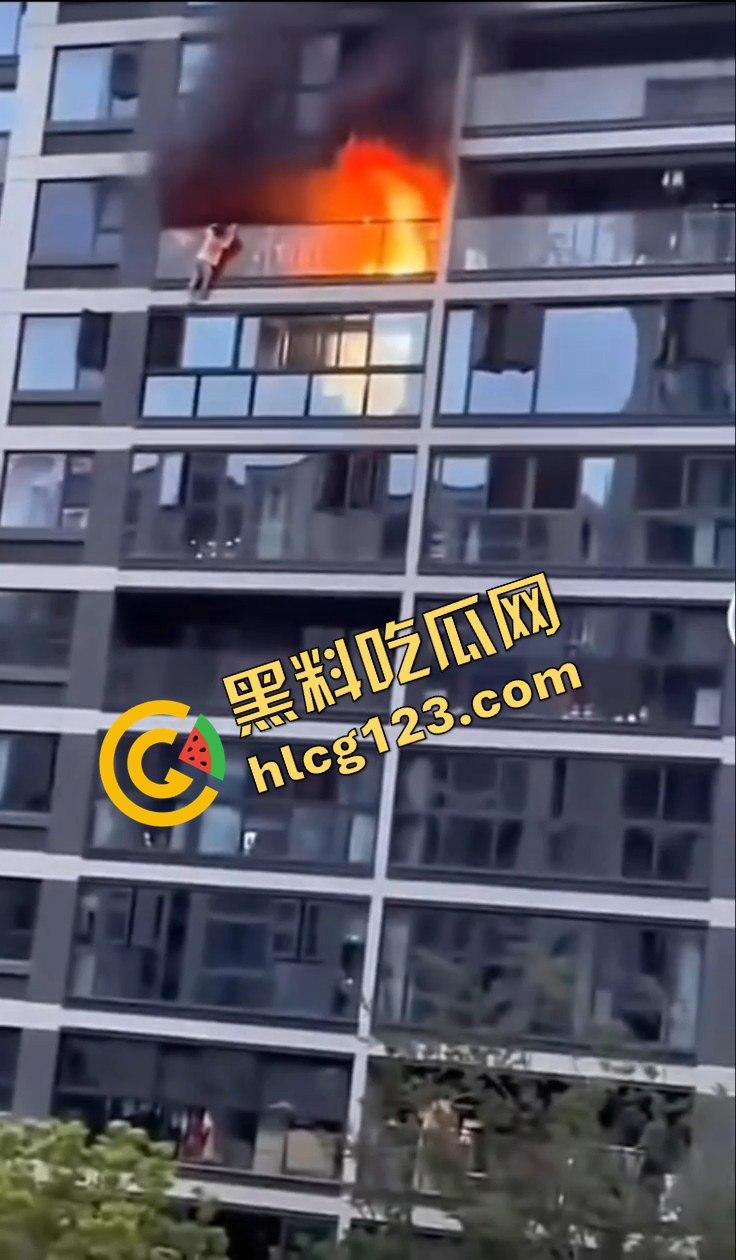 杭州居民楼火灾惨剧！楼上住户逃生不成被熏晕坠楼，楼下邻居冷漠关窗-2