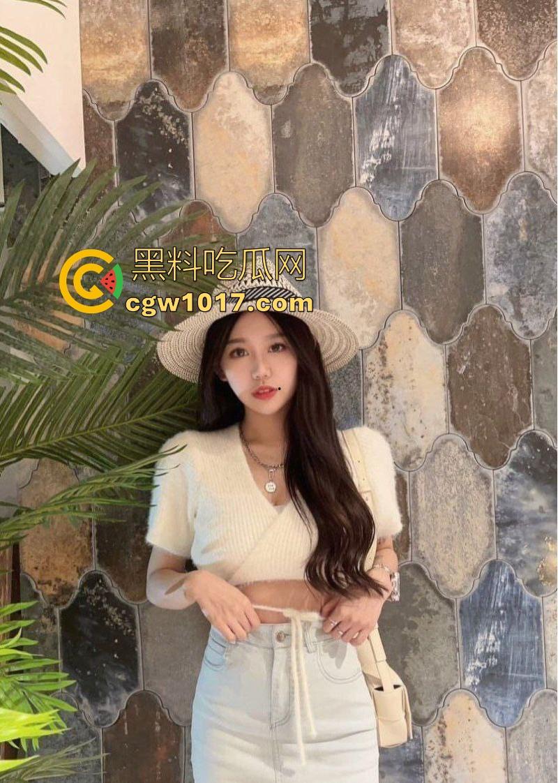 上海高颜值美少妇约炮健身教练，人妻平日端庄贤淑，私下却骚浪成性，女上位骑乘狂摇，被健身教练顶得不要不要的！-2