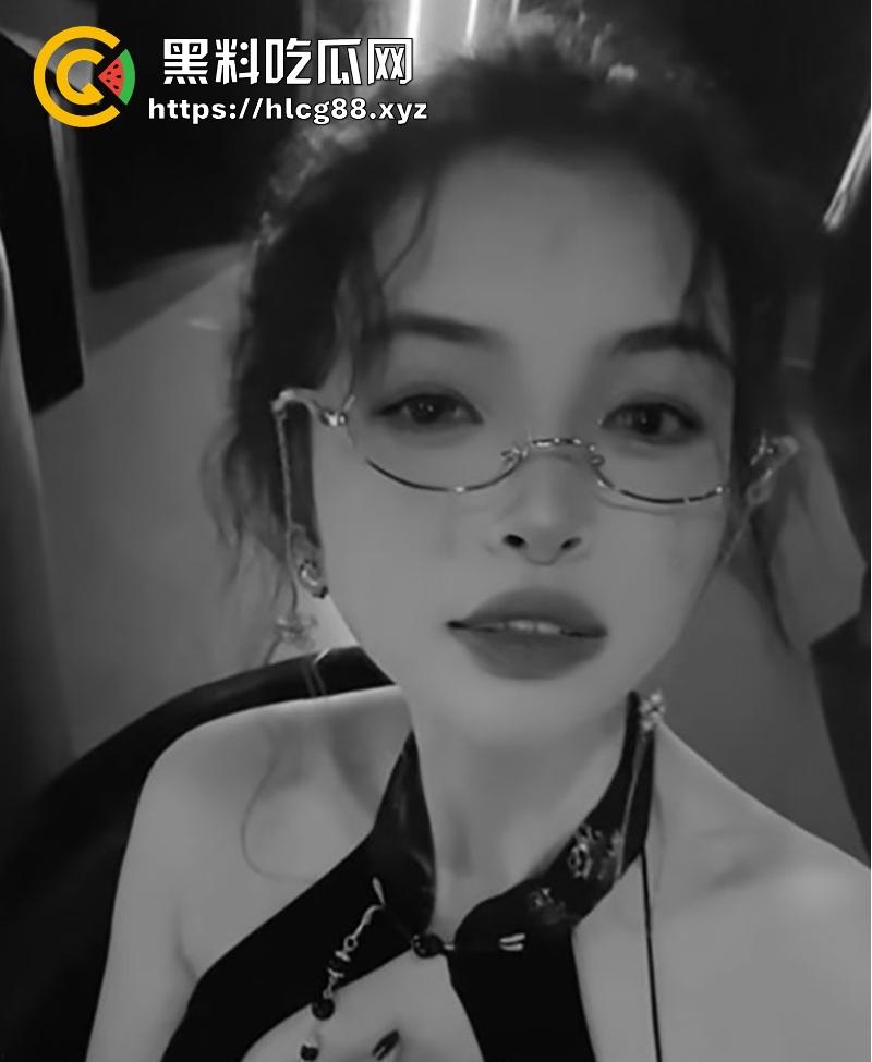 台湾骚货调教师【王竹子】在线传授私密SM经验 真空街头游荡分享性爱调教历程-12