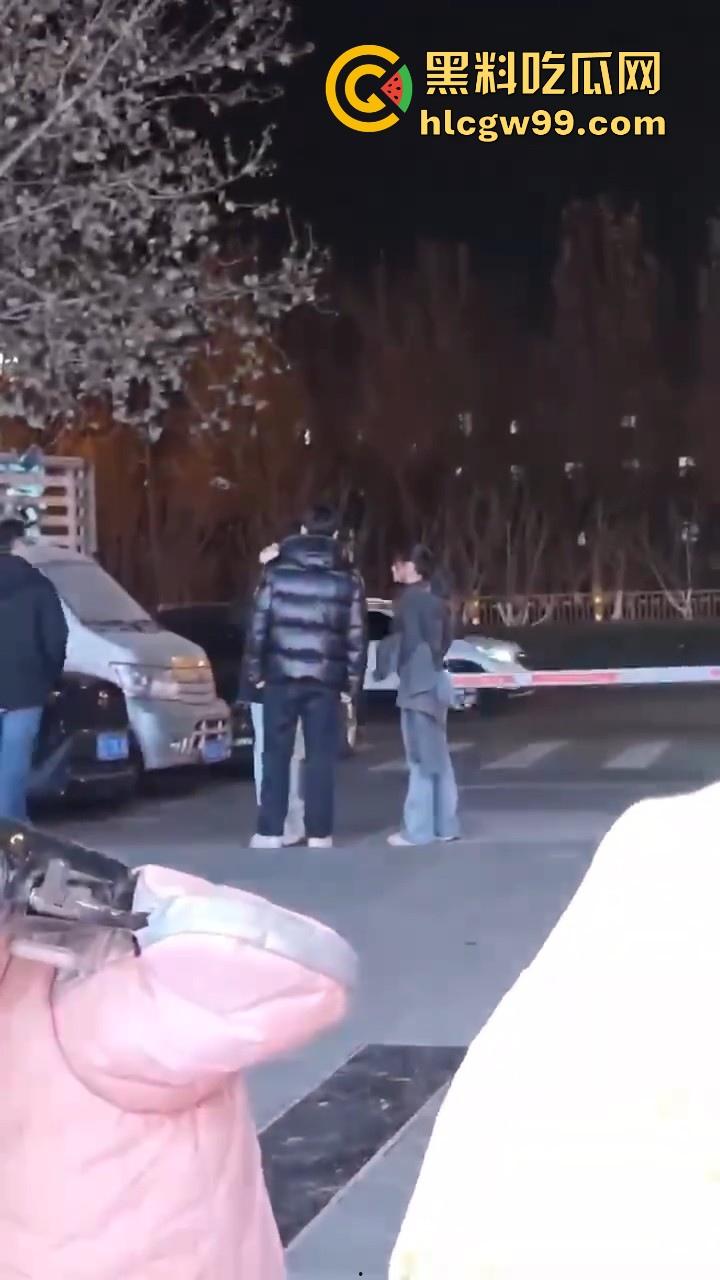 趁好兄弟出差深夜约其女友吃火锅，不料兄弟当场对质，出个差家给偷了！-7