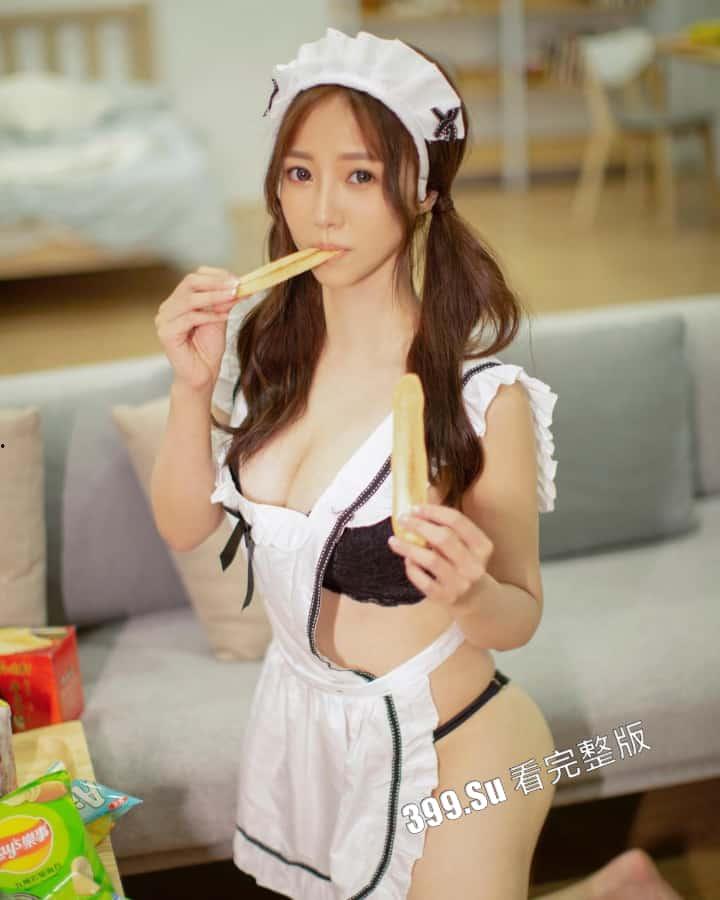 台湾网红主播 #吃货娜娜  直播健身 努力教网友如何锻炼身体的样子真好看-7