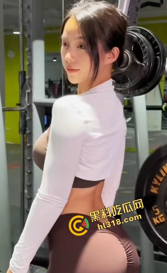 健身UP主『冰块』约炮高颜值留学生，后入蜜桃臀全程高清流出，神仙身材太犯规太顶了！-4