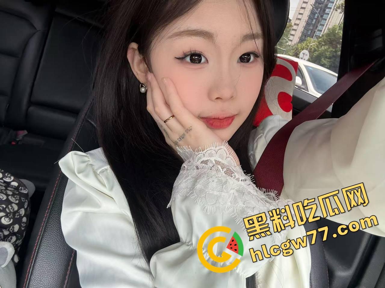 钱花了鸡撸了逼没插，大哥找小姐体验高端自撸套餐，骚逼玩得蹭到流水，最后却只能当手冲背景！-5