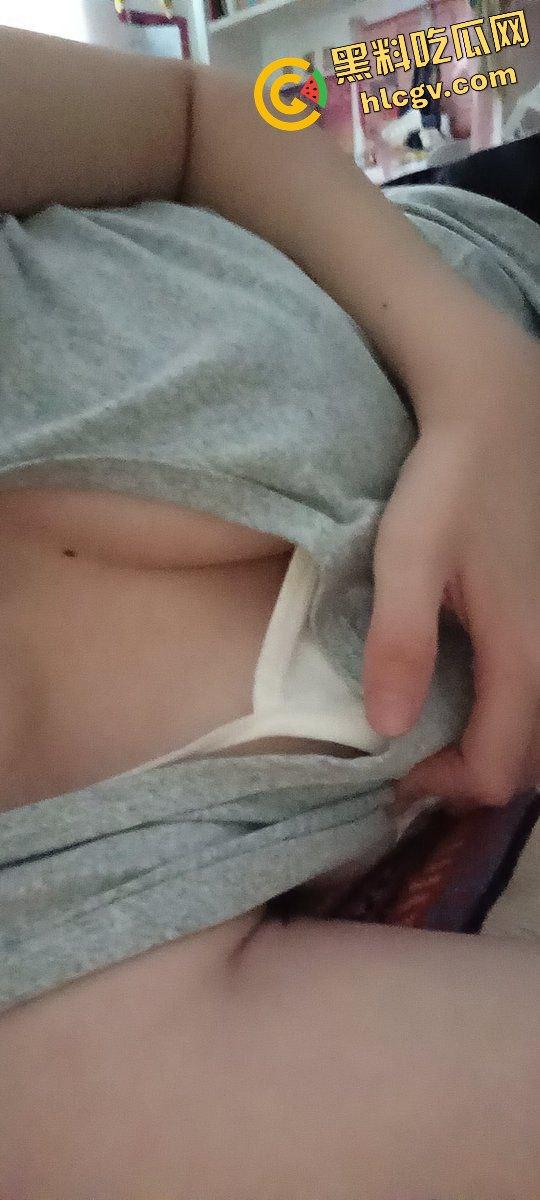 瓜友投稿大学妹子【林烟】私拍流出！宿舍自拍自慰天天给他看，骚逼十足直接曝光！-14