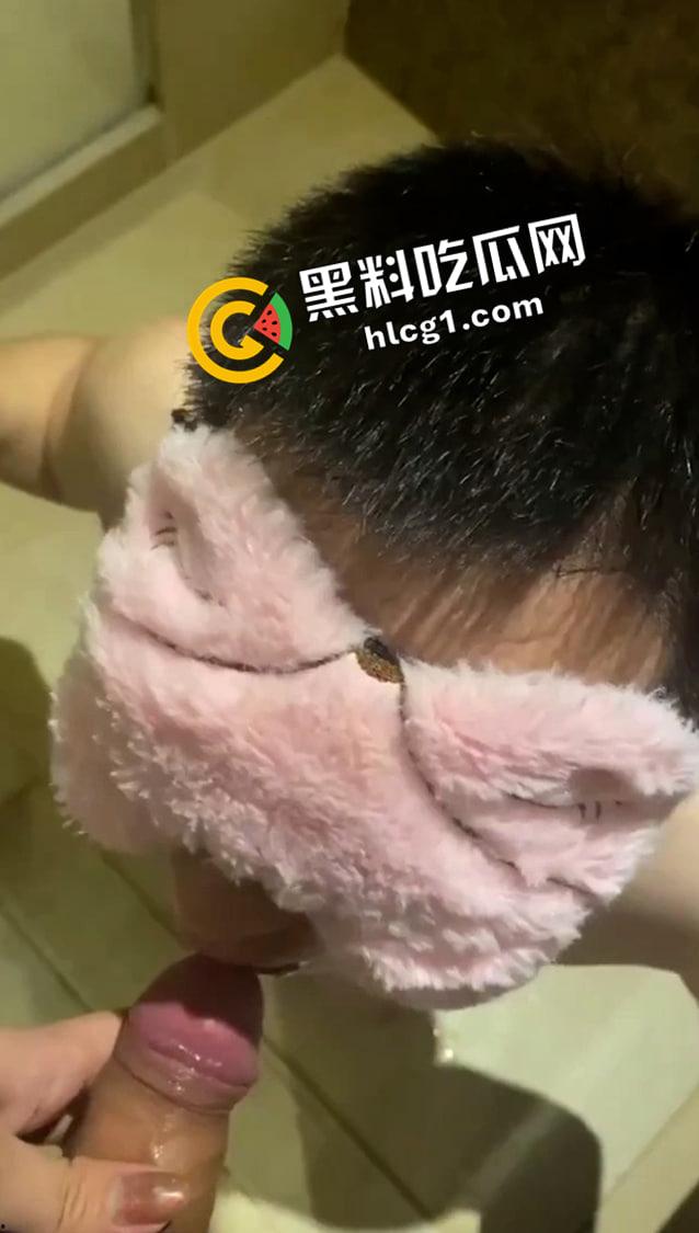 大学体育生约战一万二起步的男娘  被男娘摁在床上干到求饶 这种模样的男娘也不是不行-11