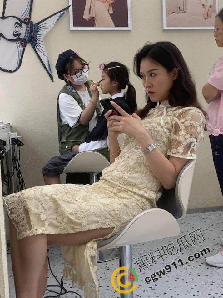 重庆美女教练【李思钰】为了业绩勾引客户，自慰视频引发出轨丑闻，淫乳翘臀让人心神荡漾-1