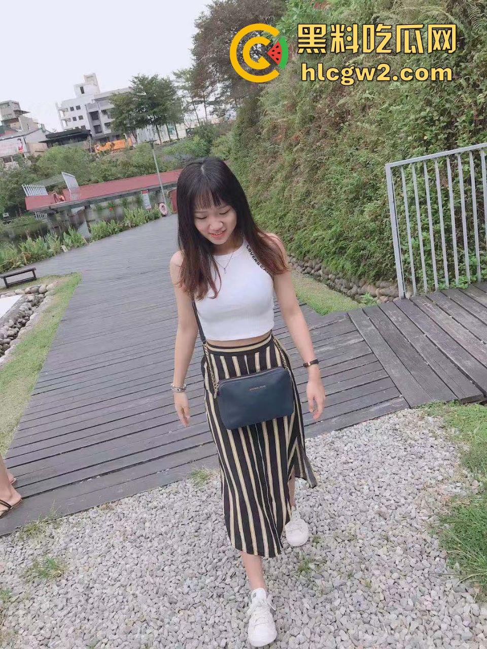 福建漳州实验高中【蒋雅宁】私密流出！自摸抠逼 淫水横流 渴望大屌插入  瘾大的离谱！-2