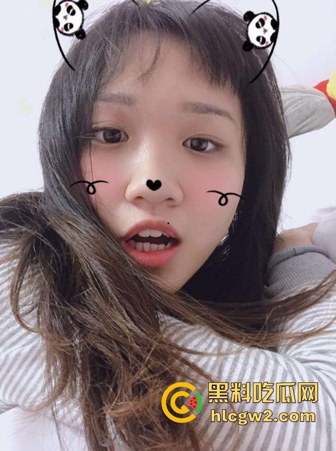 福建漳州实验高中【蒋雅宁】私密流出！自摸抠逼 淫水横流 渴望大屌插入  瘾大的离谱！-5