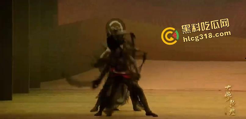 央视严选《大梦敦煌》演出暴露奶头清晰可见！没有B罩以上还演不了！这算不算文化突破?-3