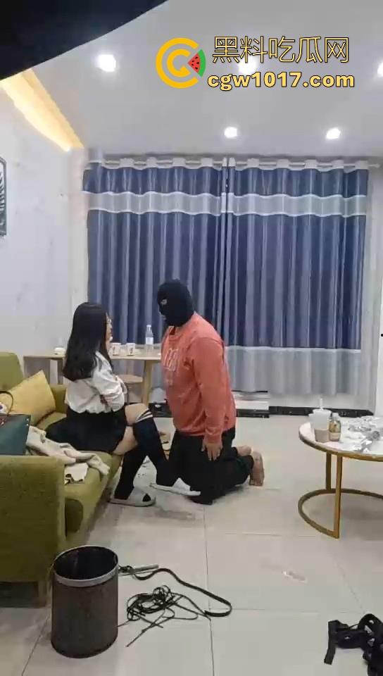 不良小妹调教自己的肥宅男奴，暴力美学性爱，舔鞋舔脚都是基本操作，小胖狗乖乖的听话只为得到女主人的怜悯！-7