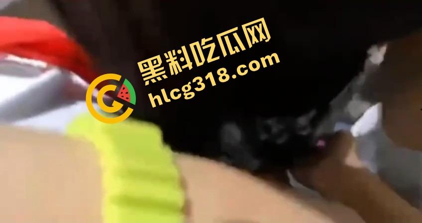 亲子互动会开成骚货会？老流氓家长装裤兜伸手偷吃桃子，女老师还点头微笑跟学生互动！-11