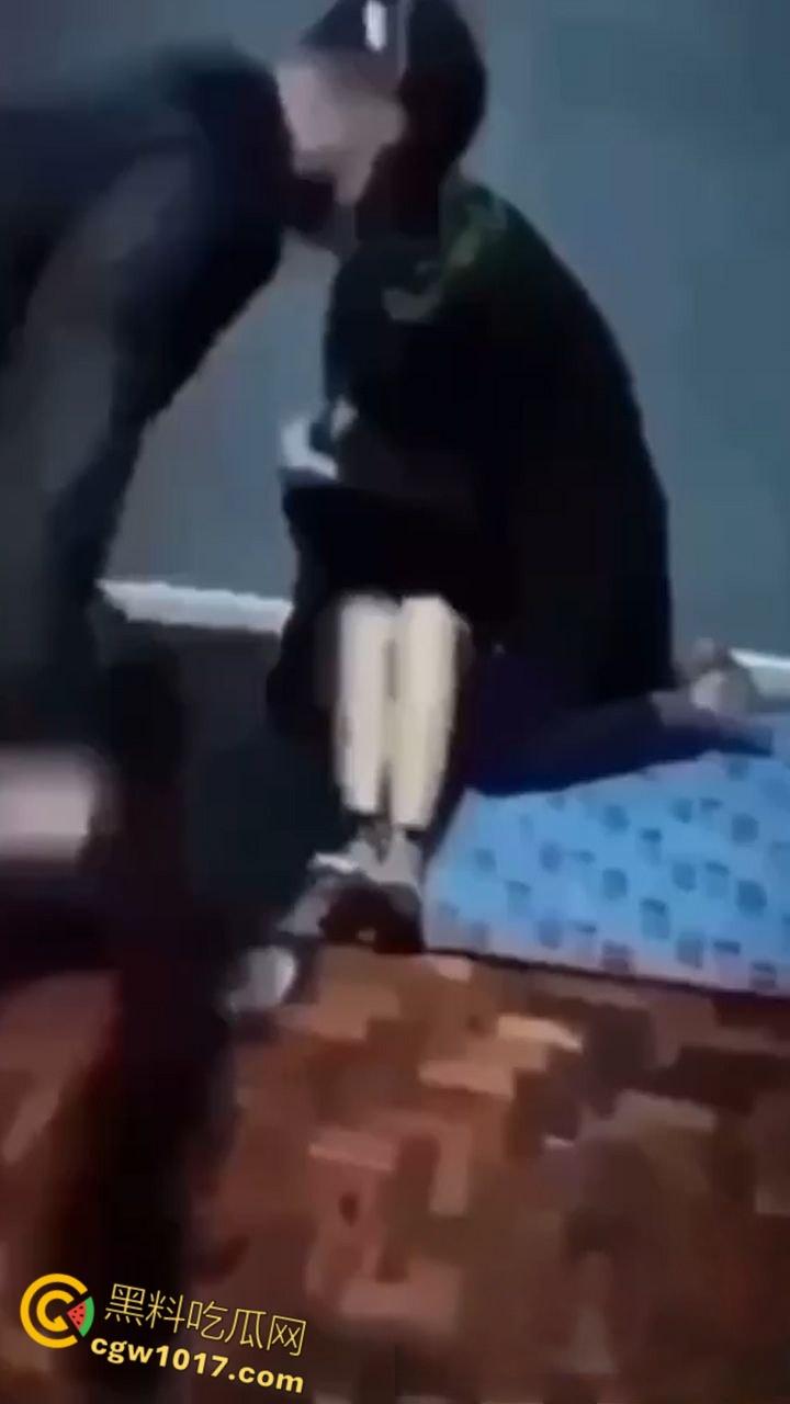 缅北电诈集团大量虐待女猪仔，四大家族之一魏家简直不把人当人，电击虐逼，拖鞋拍胸，虐待调教惨绝人寰！-3