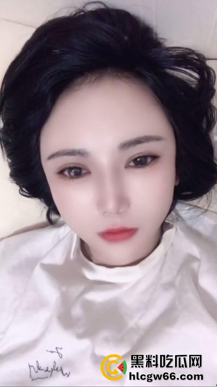 厦门水床实战！巨乳骚婊【琳琳】反差拉满，胸推吸屌啪啪服务满分，嫩穴夹得贼紧，干一炮爽翻天！-3