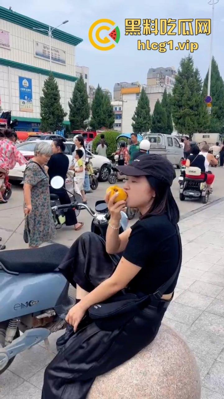 美女有什么烦恼呢！安徽亳州谯城区人民路盖盛祥 一美女想不开跳楼!-4