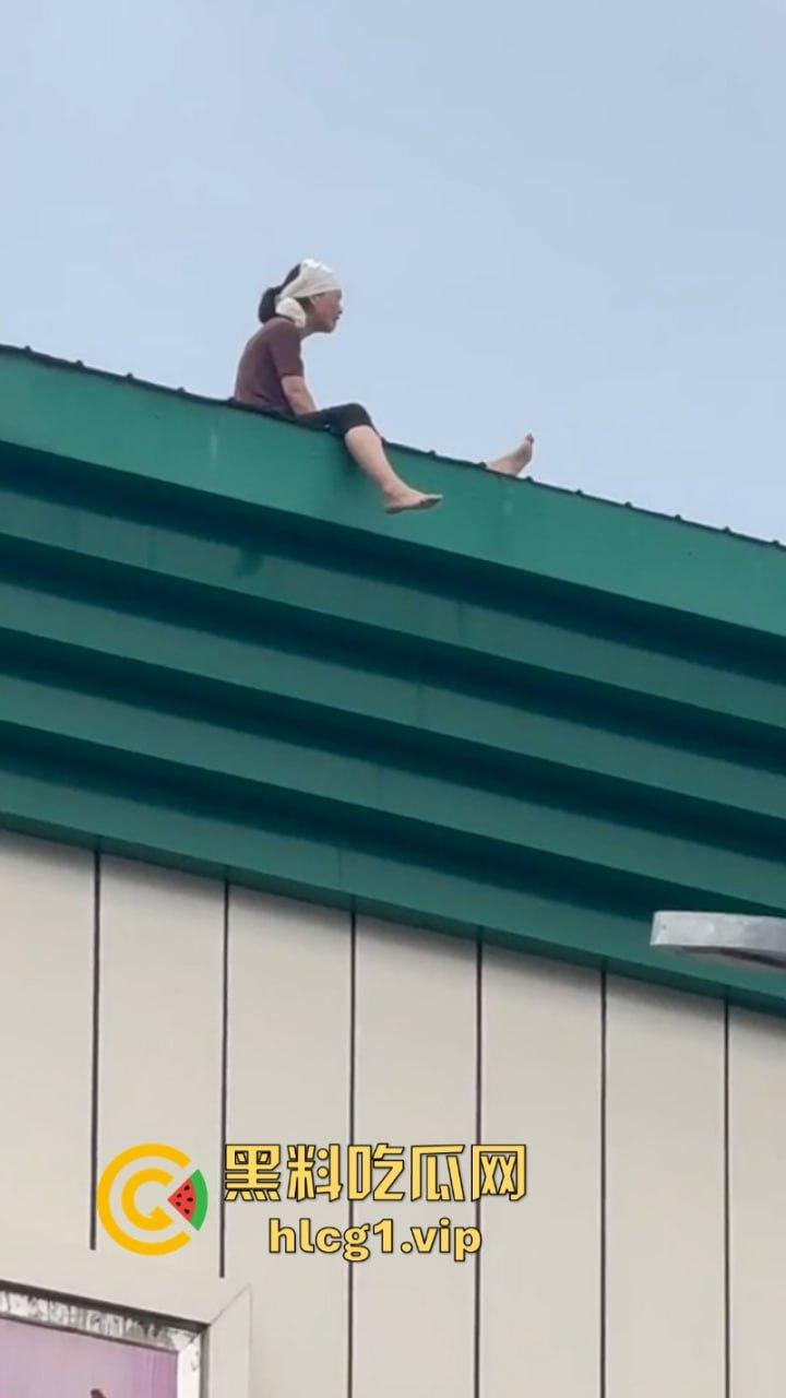 美女有什么烦恼呢！安徽亳州谯城区人民路盖盛祥 一美女想不开跳楼!-7