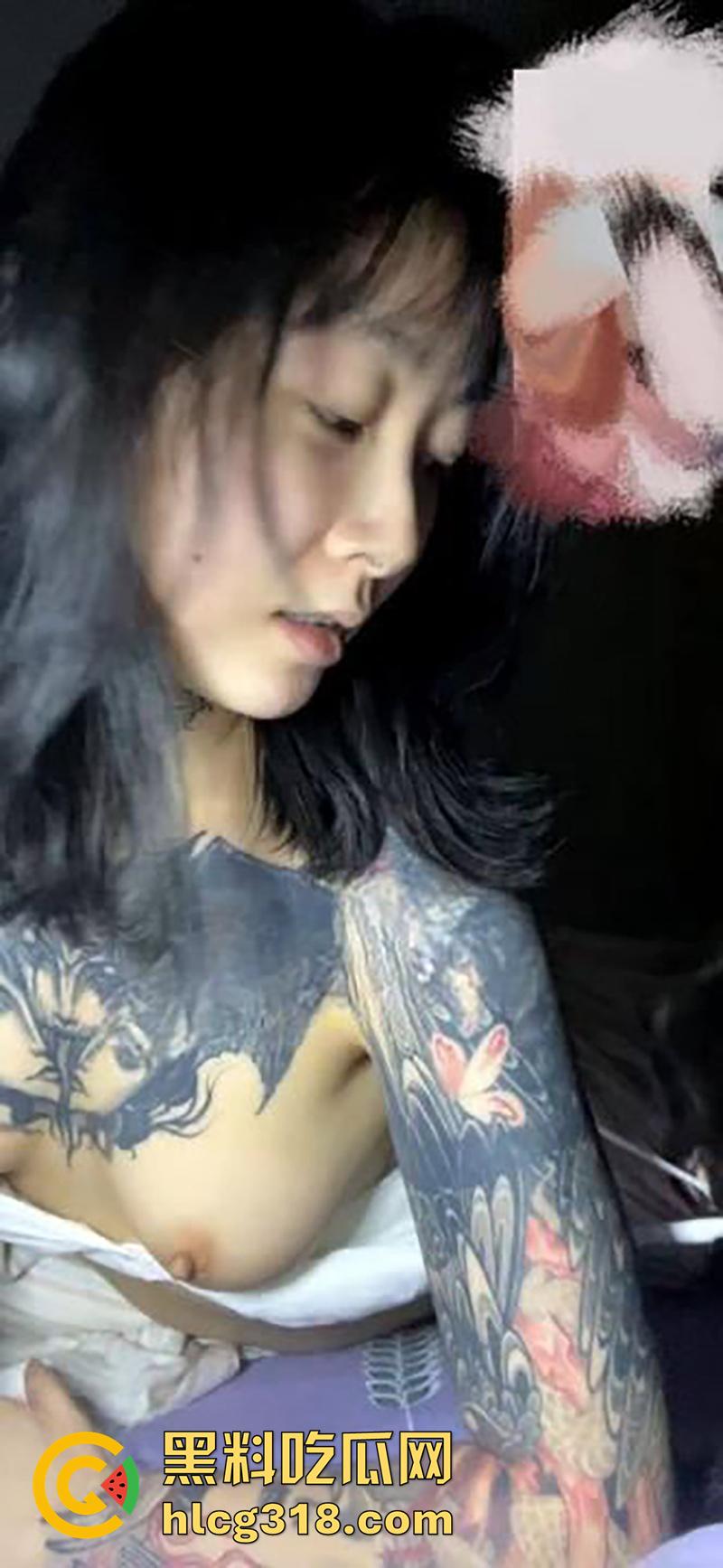 抖音符文战士【lee李李】，大奶纹身店老板娘，性感身材私下骚没边，性爱自拍视频流出！-7