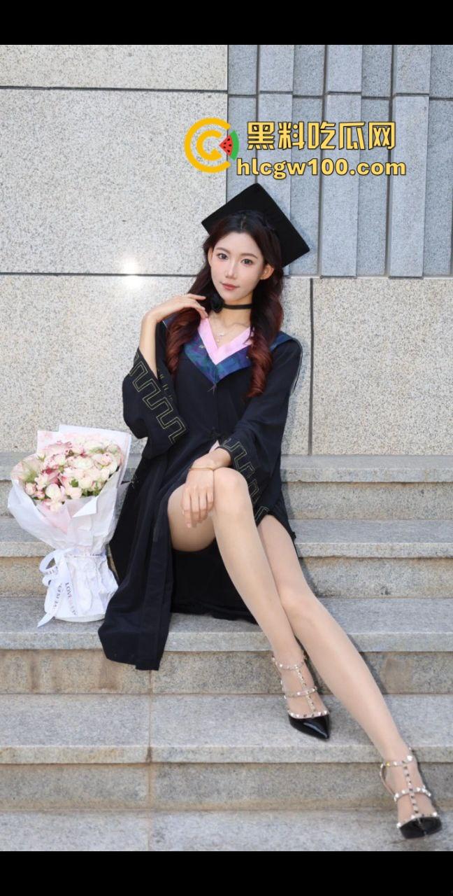 广州大学新闻与传播学院极品校花，渣男曝光超美粉鲍顶级肥臀，堪称天生性交名器，颜值身材全拉满！-4