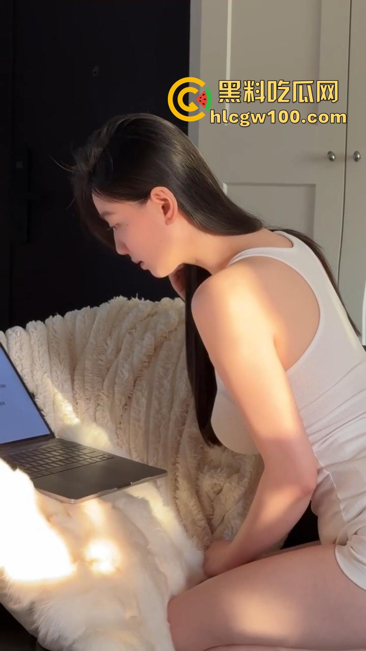 广州大学新闻与传播学院极品校花，渣男曝光超美粉鲍顶级肥臀，堪称天生性交名器，颜值身材全拉满！-6