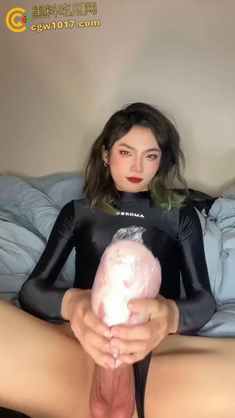 推特抽象男娘【小樱】 玩猪肉飞机杯！保鲜膜裹猪肉撸鸡巴射精，猪肉飞机杯白浊横流，猎奇画面视觉冲击拉满！-5