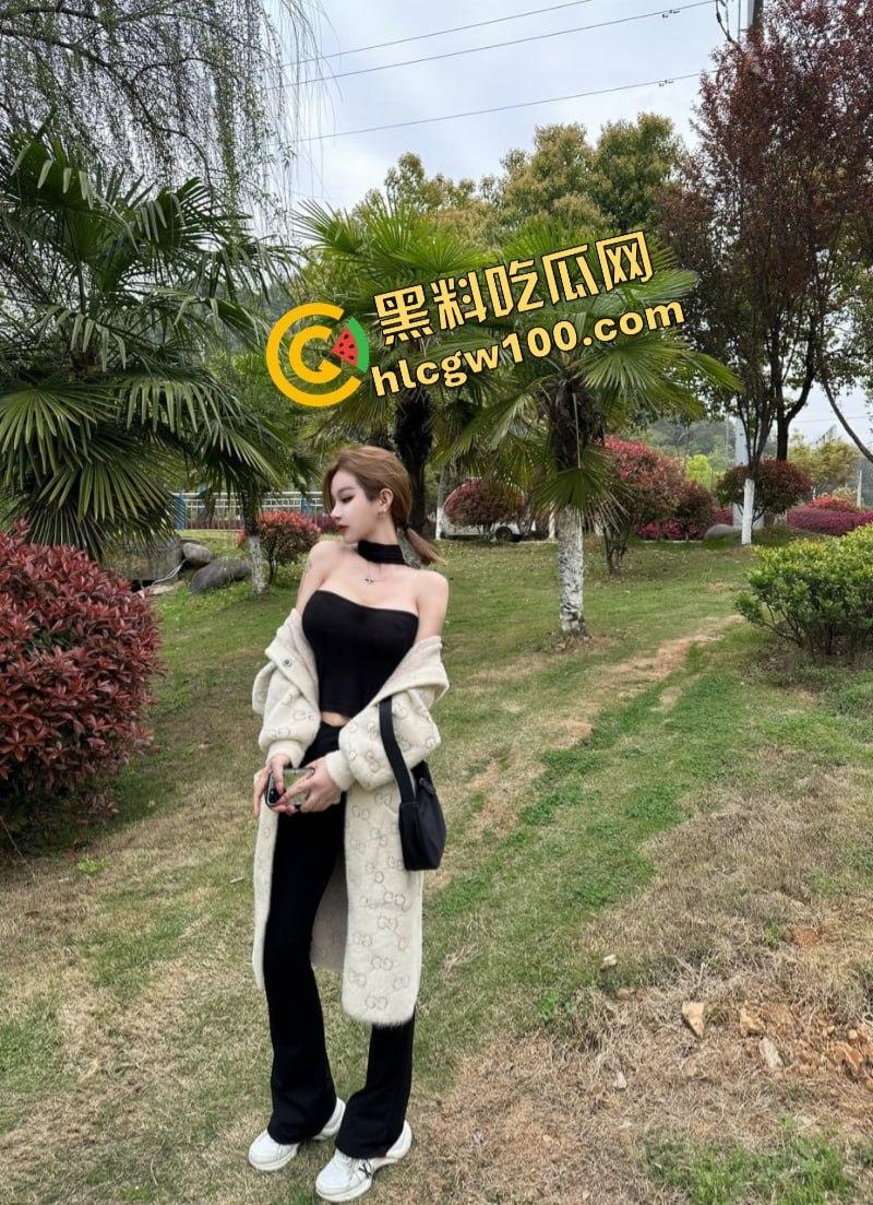 成都极品高颜值名媛范【TS安安】尺度私拍视图福利 约炮各路大屌哥 后门打开狂被草！-8