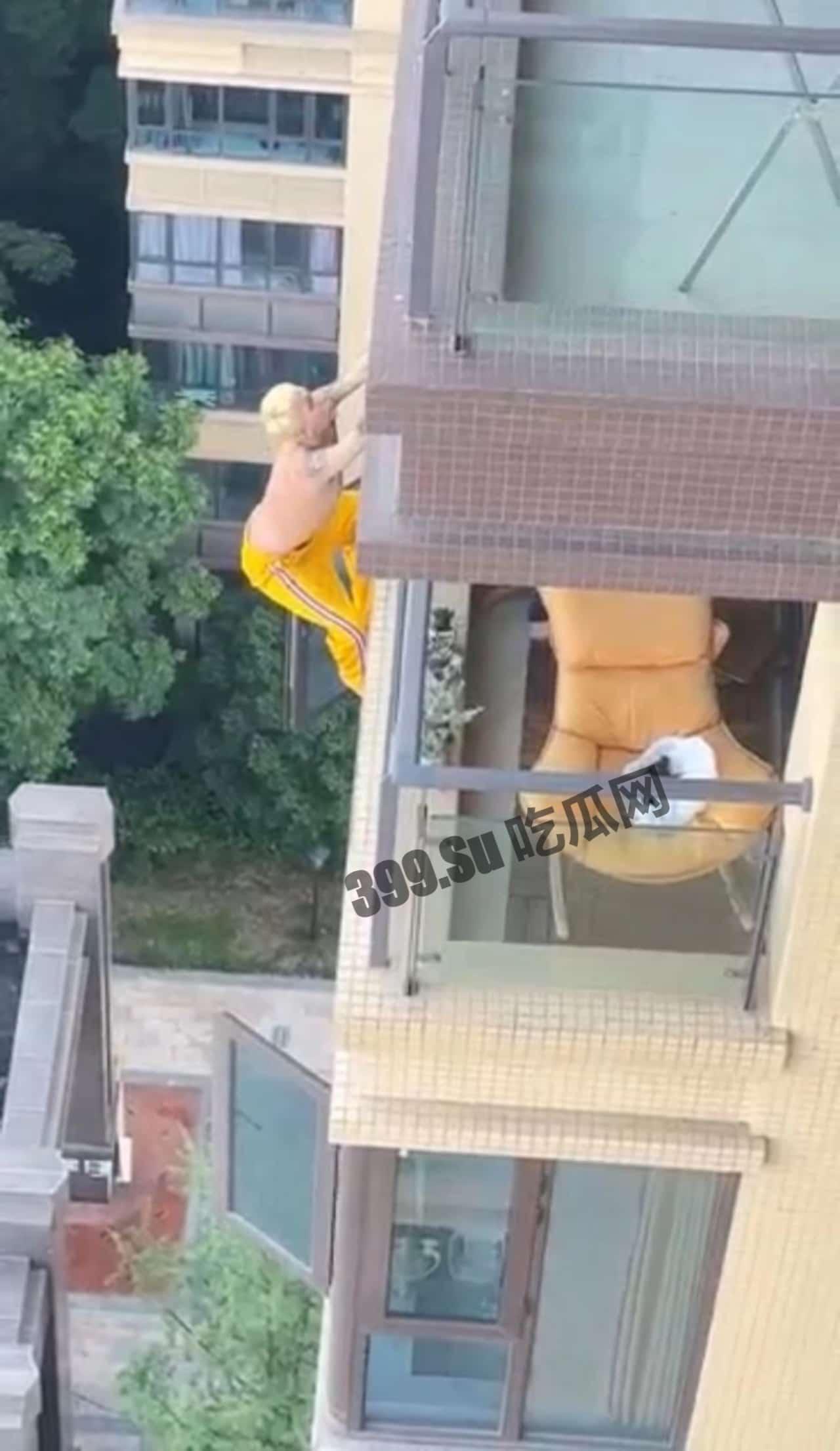 成都 优山居小区 出轨 偷情 健身男子去女方家偷情，不料男方回家躲窗外自由落体-6