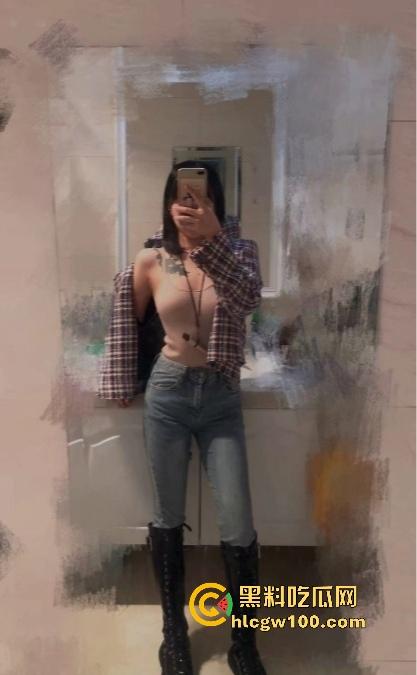 安徽工商学院育才高手，秃顶啤酒肚辅导员操美女学生云盘泄密，床上姿势堪比动作教学！-15