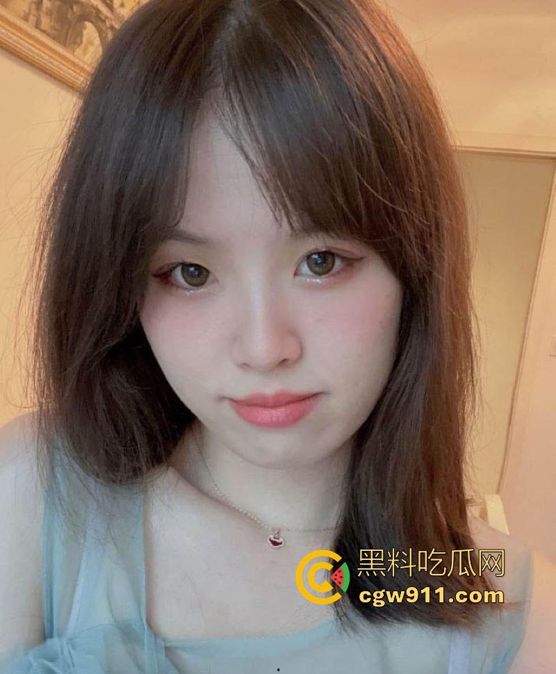 贵阳婚礼清纯伴娘聊骚一个月被约炮拿下，微胖身材曲线诱人，口交舔穴内射喷水骚态尽显！-1