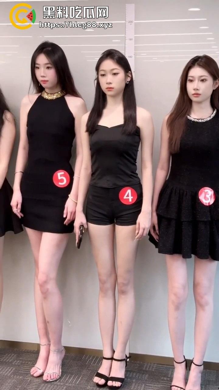 上海车展车模面试操场，美逼挑花眼，选上身价3K硬操起步，白天晚上双份爽，选不上就擦边卖逼！-2