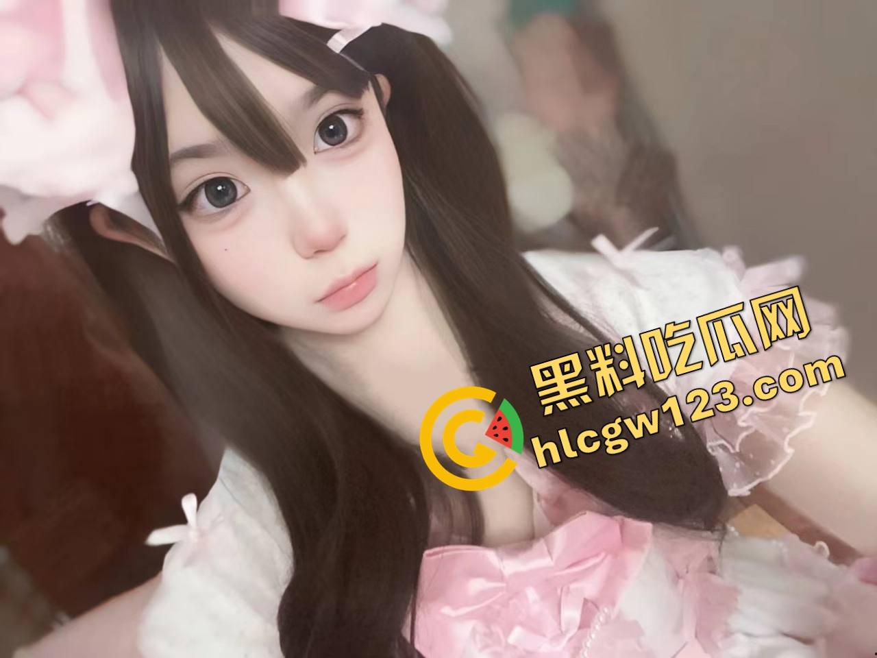 COS清纯学生妹【江伊曼】玩蔡文姬装扮被金主操翻，回家还穿着COS服趴着口交！-1