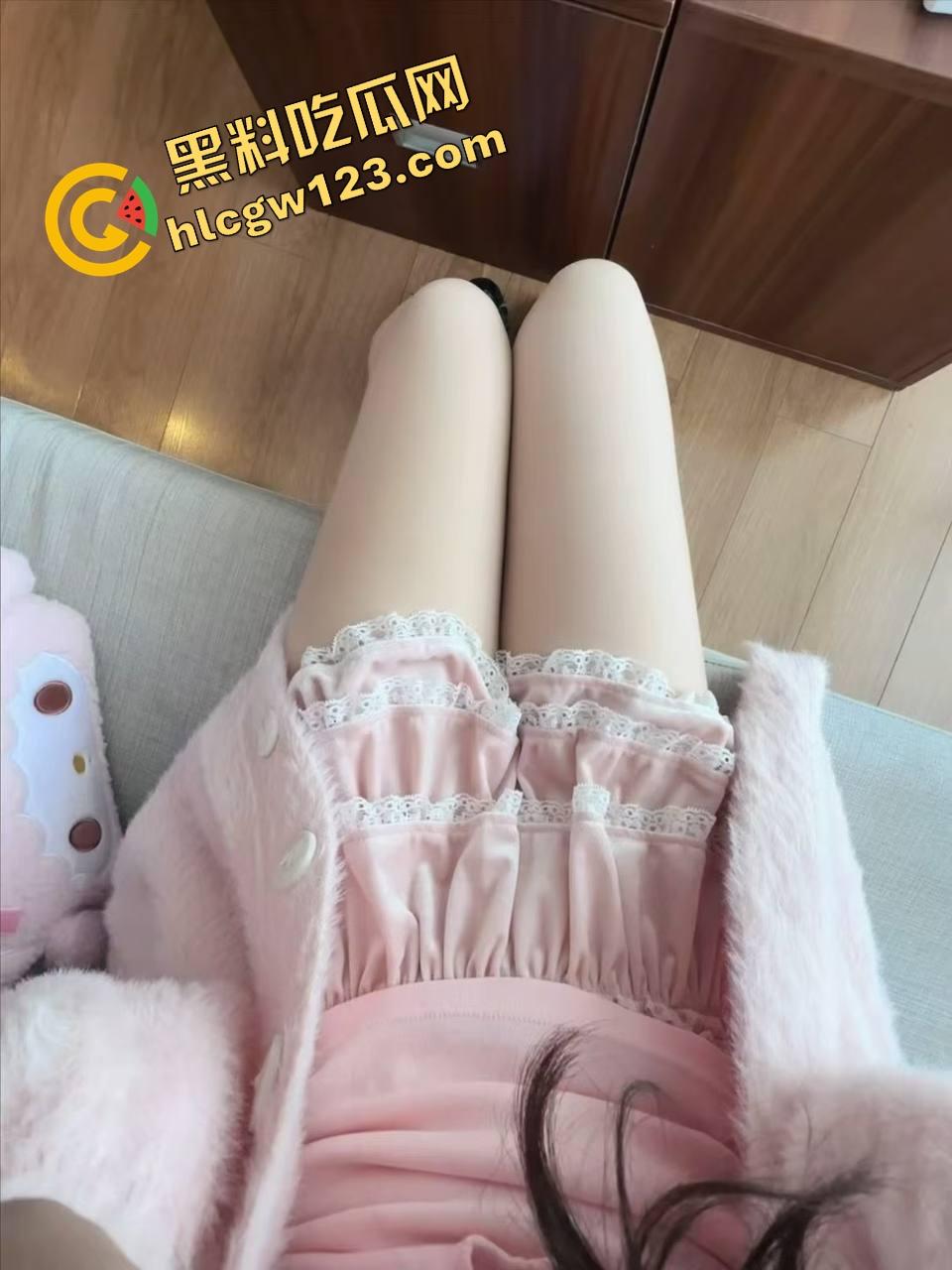 云南极品反差母狗【吴昕诺】香格里拉旅游出轨，与男大【胡家萁】酒后约炮感染梅毒，偷腥视频火爆流出!-3