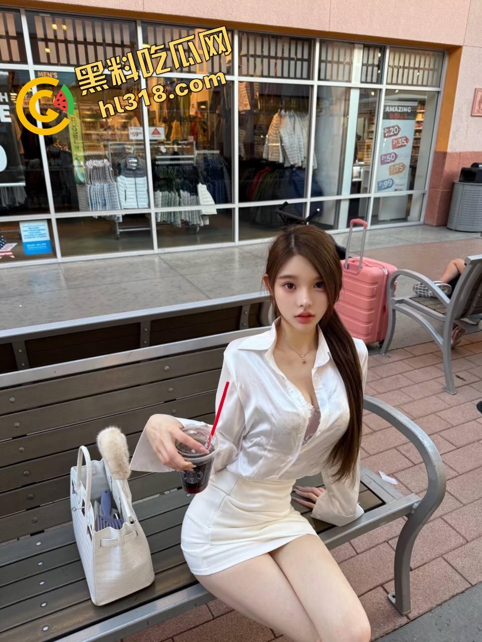 周末约炮骚逼当场被干爽，一边被爆插一边给舔狗打电话，电话偷情直播呻吟，绿帽舔狗听得直喘！-4