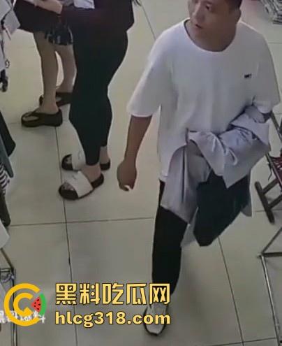 郑州女装店惊现射精男！枪法精准甩狙高手，秒射黑丝裤，瑜伽但哥们的审美一般，这都射得下去！-4