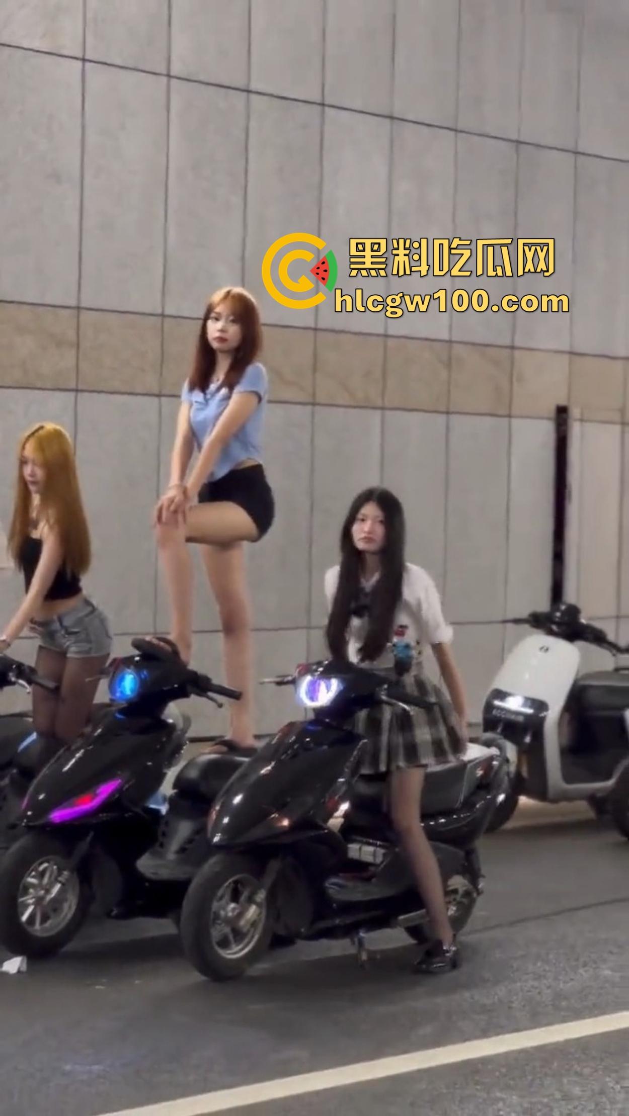 杜卡迪V4保时捷911都不如小牛电动车有排面？毕竟是黄毛精神小妹的专属神车，吃过的逼比你吃过的饭还多！-12