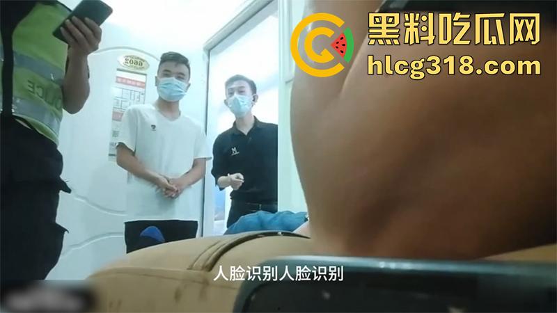 足浴店加钱操女技师，中途警察闯入直接吓软，吓的技师不敢脱衣服，直接掰开热裤无套插入！-4