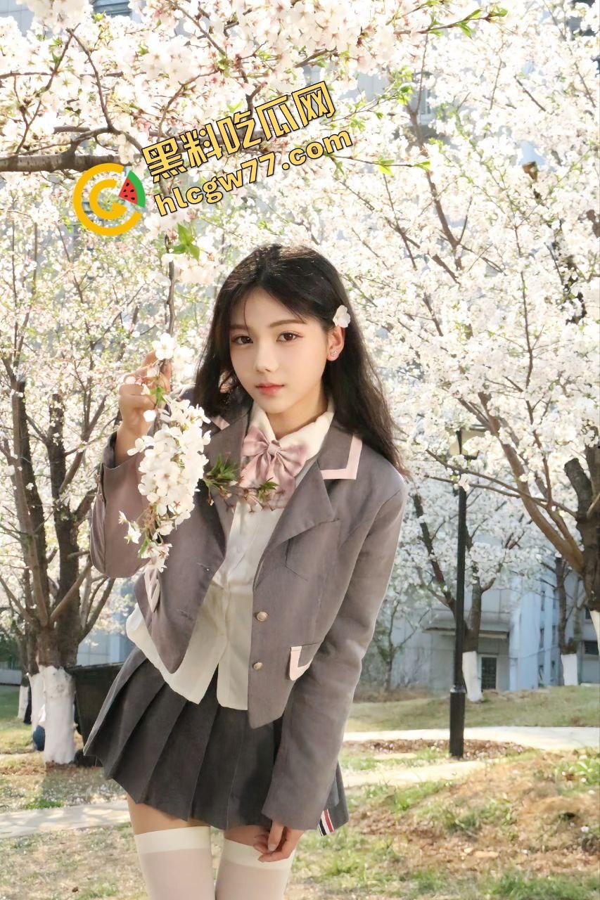 辽宁骚妻『柳缪』偷情成瘾，背着老公穿情趣制服到处约炮，奶子夹乳夹被抱起来kuakua一顿爆操！-7