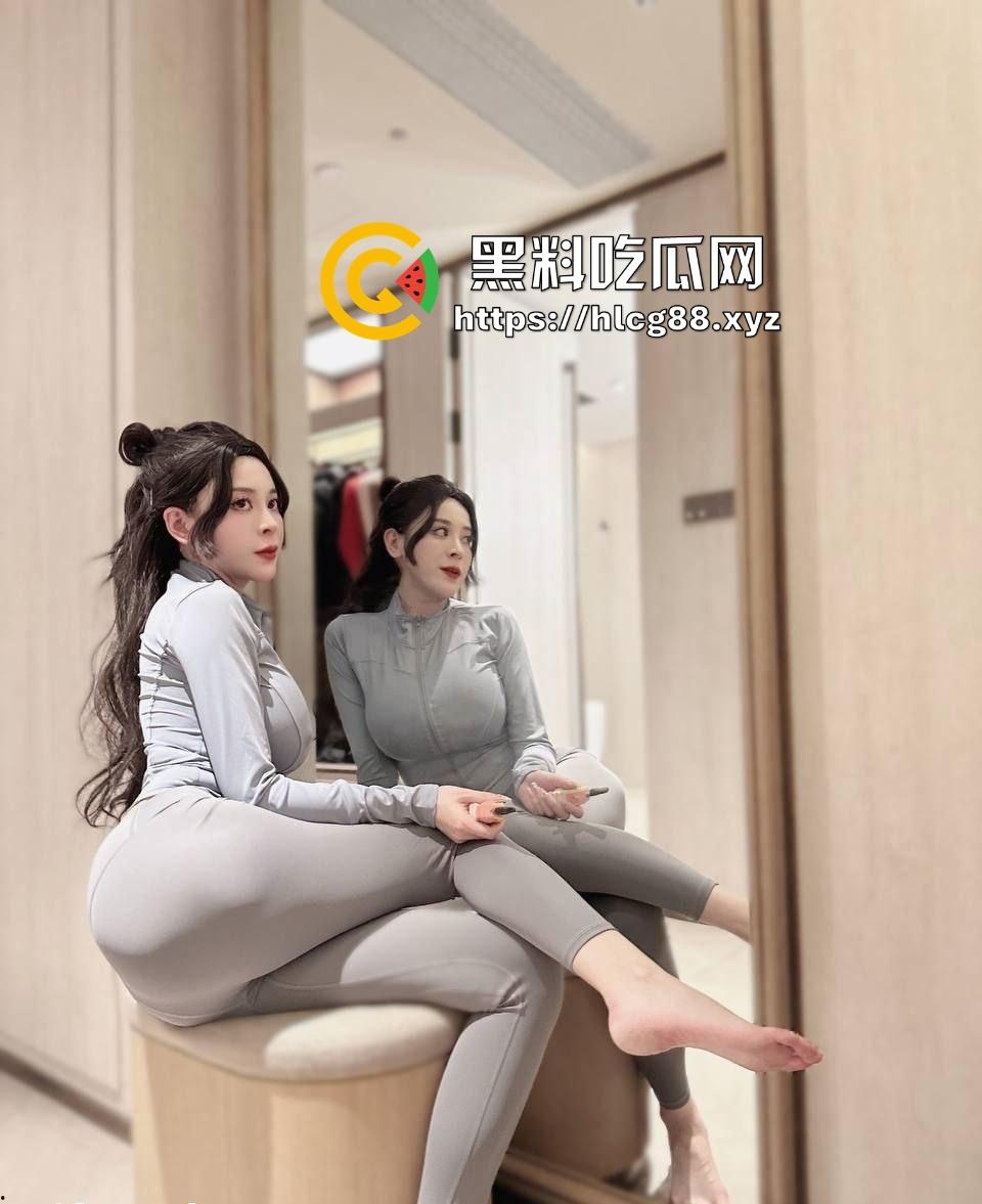 上海发情骚婊『宋义可』浪得鸡巴硬断，床上淫货扭腰喷话，操得嗷嗷乱吼，骚语狂飙逼水淹床！-7