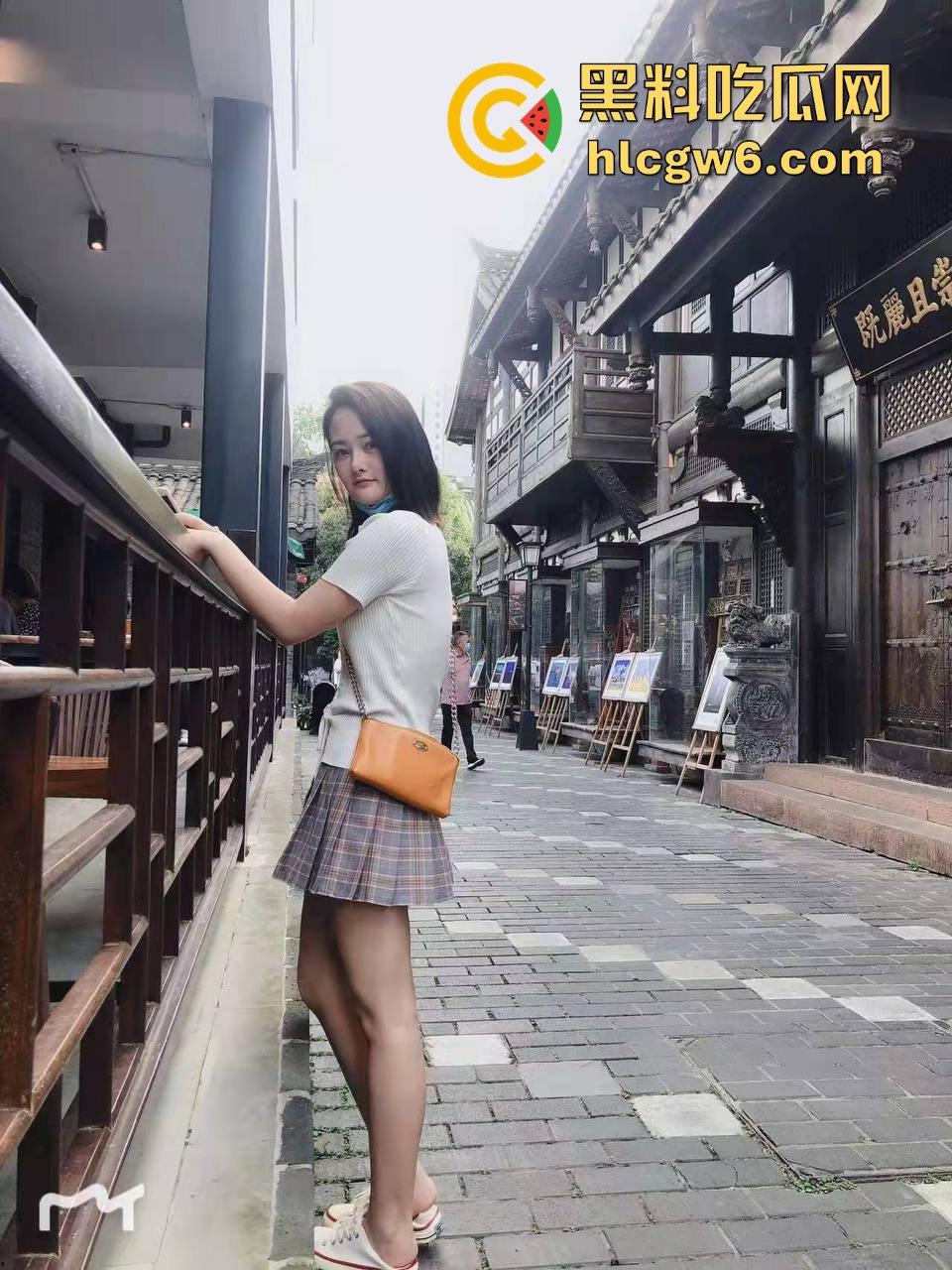 绿帽大瓜曝光！沈阳人妻『苗青凤』房产中介成公交车，独乐乐不如众乐乐，男人全城轮番上，这绿帽绿得发光！-5