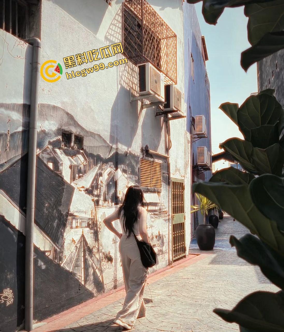 广东惠州虎式坦克肥逼女【张霞】淫妻喜欢刺激曝光，边操边打电话各种猛插肥逼中出！独家曝光流出！-3