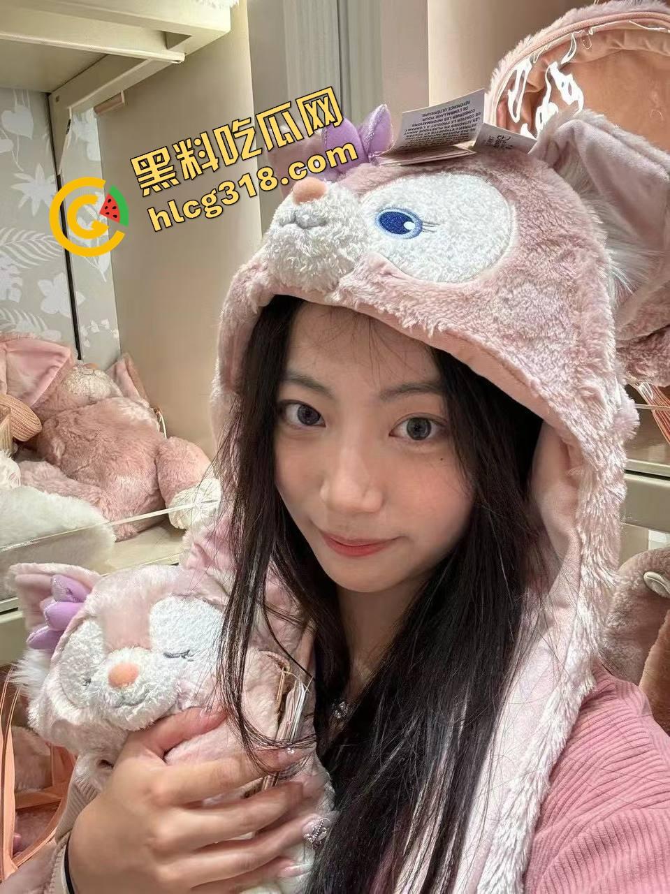 精液不能进我身体，但可以糊我丝袜上，骚母狗一边后入挨操一边叽叽喳喳跟闺蜜打电话聊天！-1