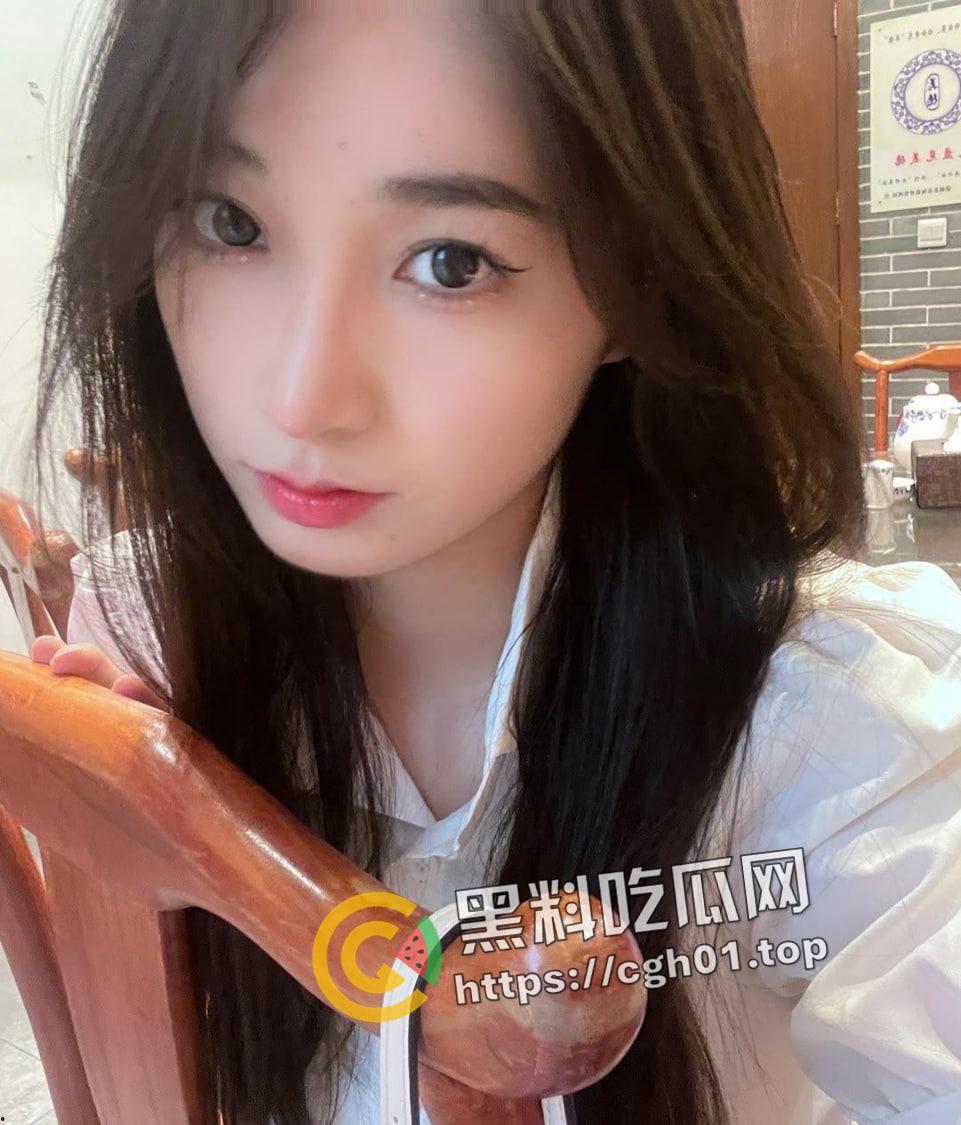 石河子大学研一学姐的反差日常被渣男流出 夺命大长腿和粉嫩翘臀 掰开小穴给你看-2