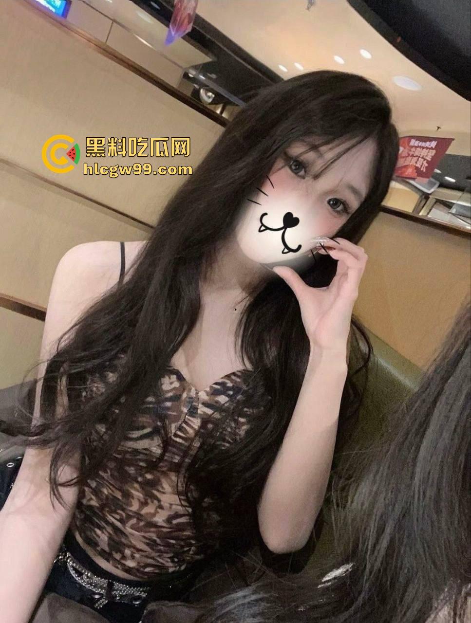 重庆巨乳小母狗『王晓希』独家视频曝光，跪地揉奶跳骚舞，脸穴同框疯狂自慰求主人大鸡巴！-10