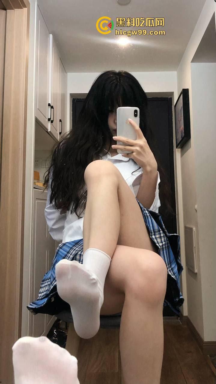 重庆巨乳小母狗『王晓希』独家视频曝光，跪地揉奶跳骚舞，脸穴同框疯狂自慰求主人大鸡巴！-16